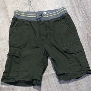 Boys green shorts m/8